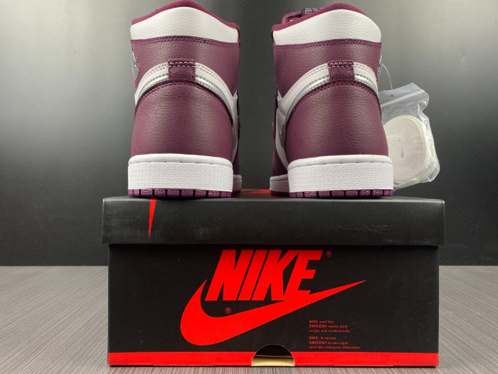 Air Jordan 1 High OG “Bordeaux” 555088-611