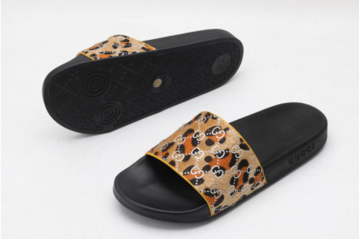 G*u*i slippers leopard print