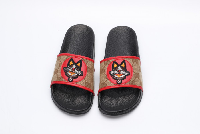 G*u*i slippers