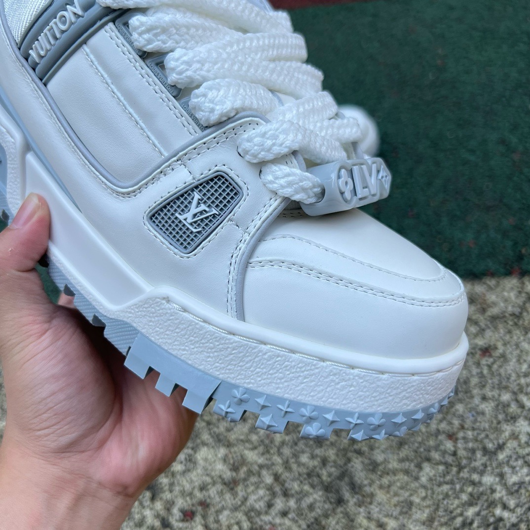LV TRAINER MAXI White-grey